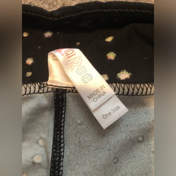 LuLaRoe NWOT leggings ๐๐ช - Picture 3 of 4